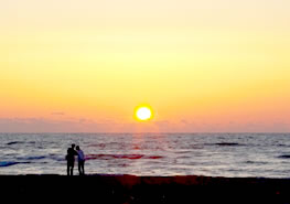 内灘海岸のロマンティックな夕景